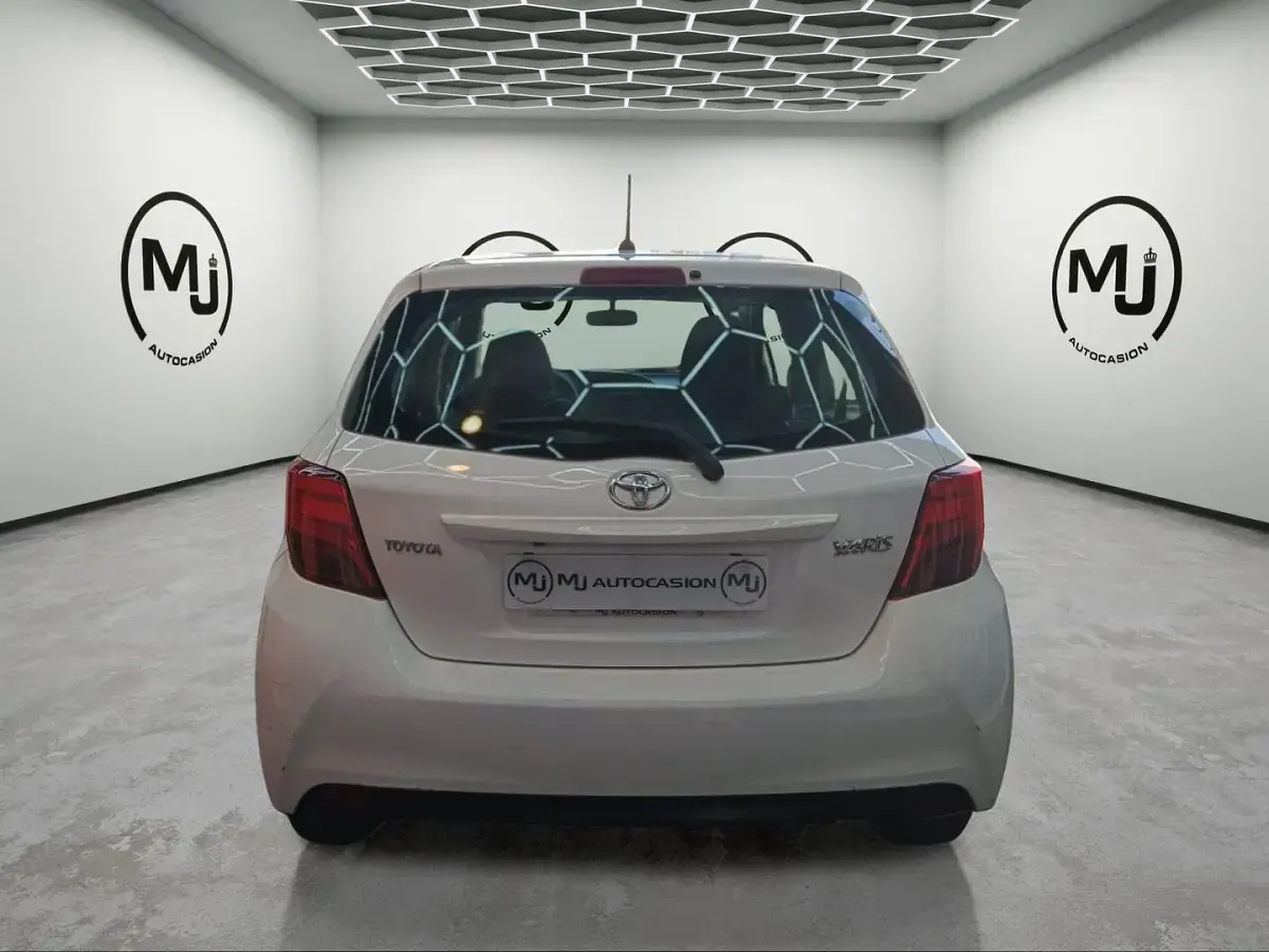 Usado Toyota Yaris Active 99 CV (72 kW) 2017 Blanco Berlina