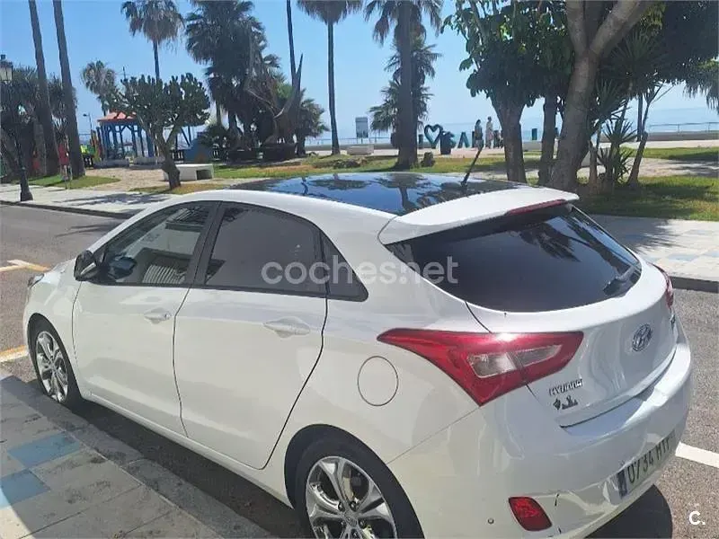 Usado Hyundai i30 GO! 110 CV (80 kW) 2014 Blanco Berlina