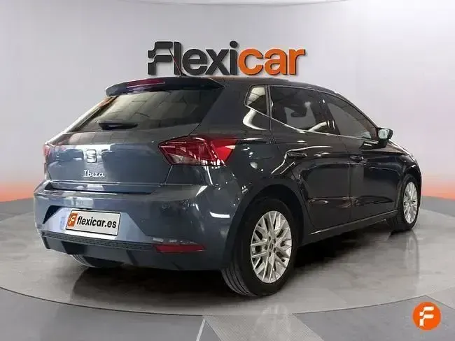 Usado Seat Ibiza 115 CV (84 kW) 2024 Gris Utilitario