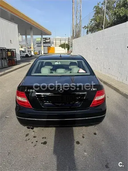 Usado Mercedes C200 Avantgarde 136 CV (100 kW) 2011 Negro Berlina