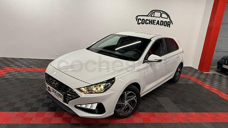 Usado Hyundai i30 120 CV (88 kW) 2021 Blanco Berlina