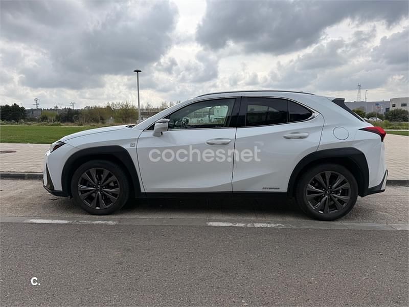 Usado Lexus UX Sport Line 184 CV (135 kW) 2019 Blanco SUV
