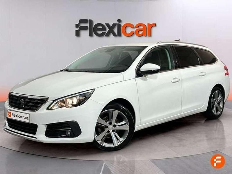 Usado Peugeot 308 SW Allure 131 CV (96 kW) 2020 Blanco Familiar