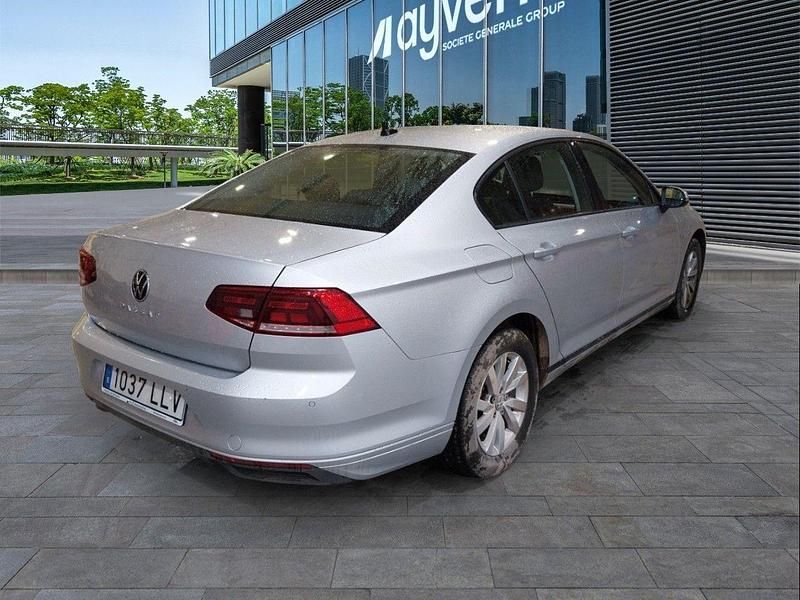 Usado VW Passat Business 122 CV (89 kW) 2020 Gris plata Berlina