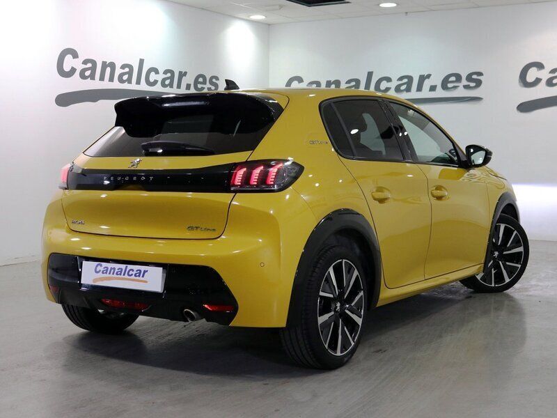Usado Peugeot 208 GT-line 100 CV (73 kW) 2019 Amarillo Utilitario