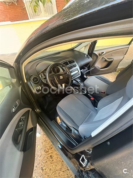 Usado Seat Altea XL Reference 105 CV (77 kW) 2011 Negro Monovolumen