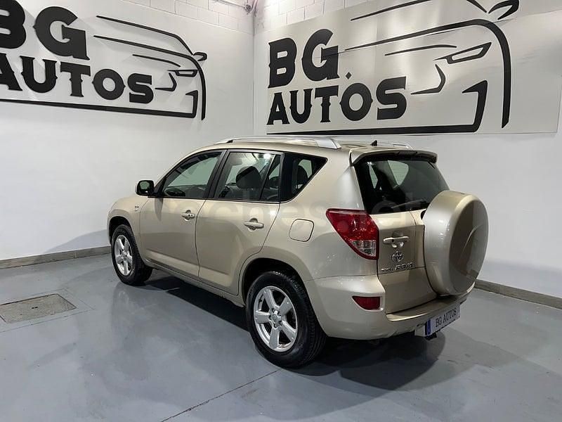 Usado Toyota RAV4 Luna 136 CV (100 kW) 2007 Beige SUV