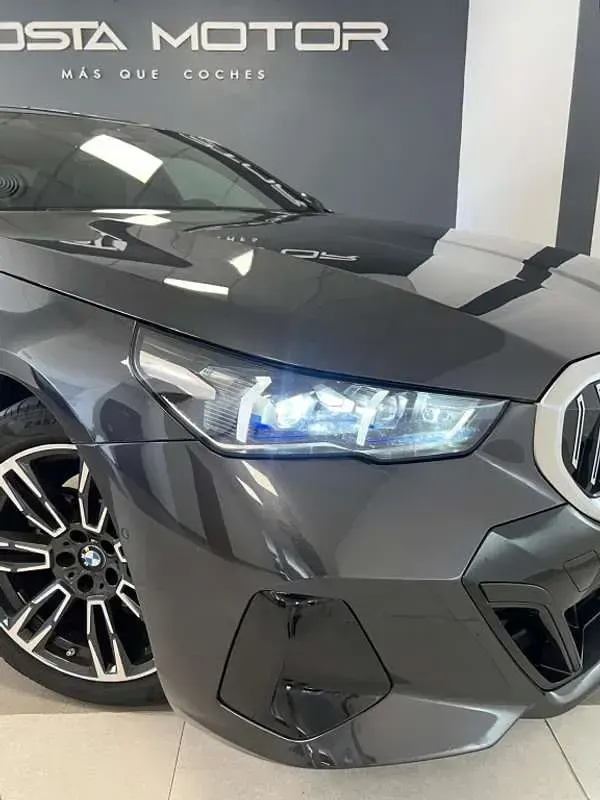 Usado BMW 520 M Sport 197 CV (144 kW) 2024 Gris Berlina