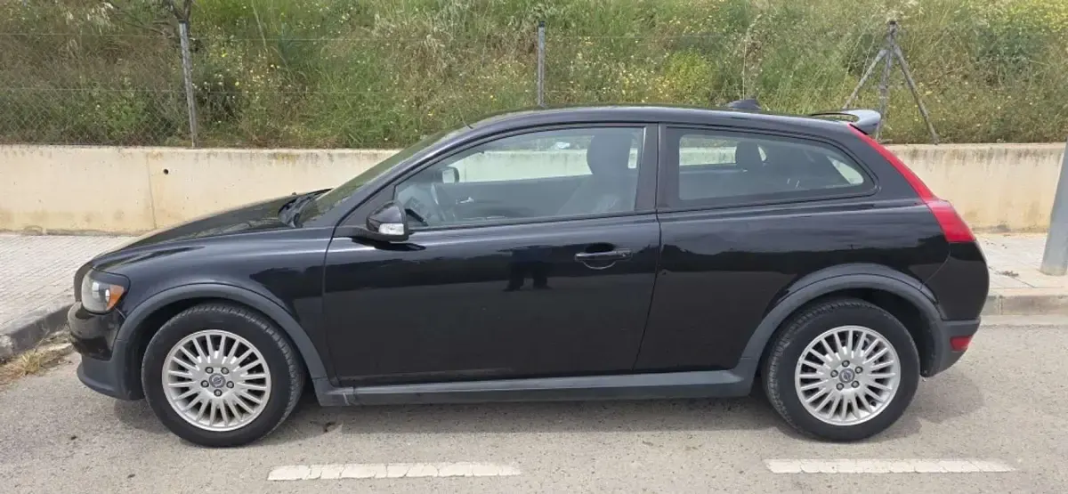 Usado Volvo C30 109 CV (80 kW) 2009 Negro Utilitario