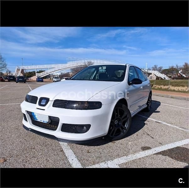 Usado Seat Leon 110 CV (80 kW) 2005 Blanco Berlina