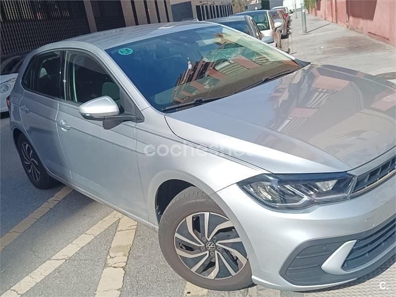 Usado VW Polo Life 110 CV (80 kW) 2022 Gris / plata Utilitario