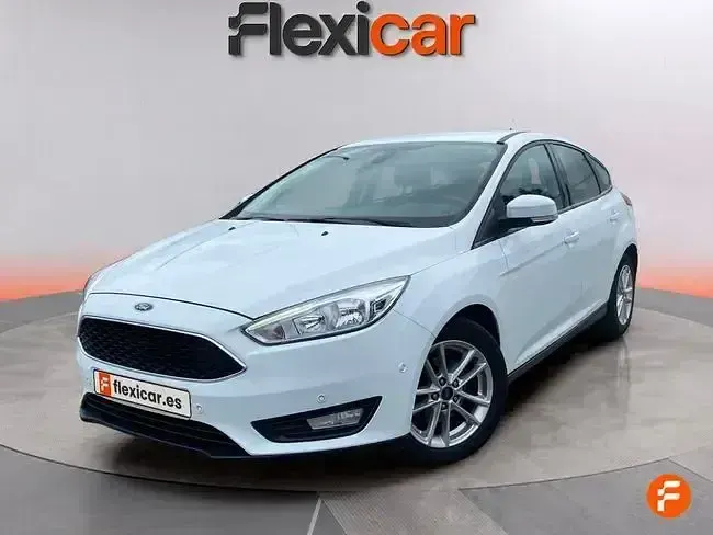 Usado Ford Focus Trend 125 CV (91 kW) 2017 Blanco Berlina