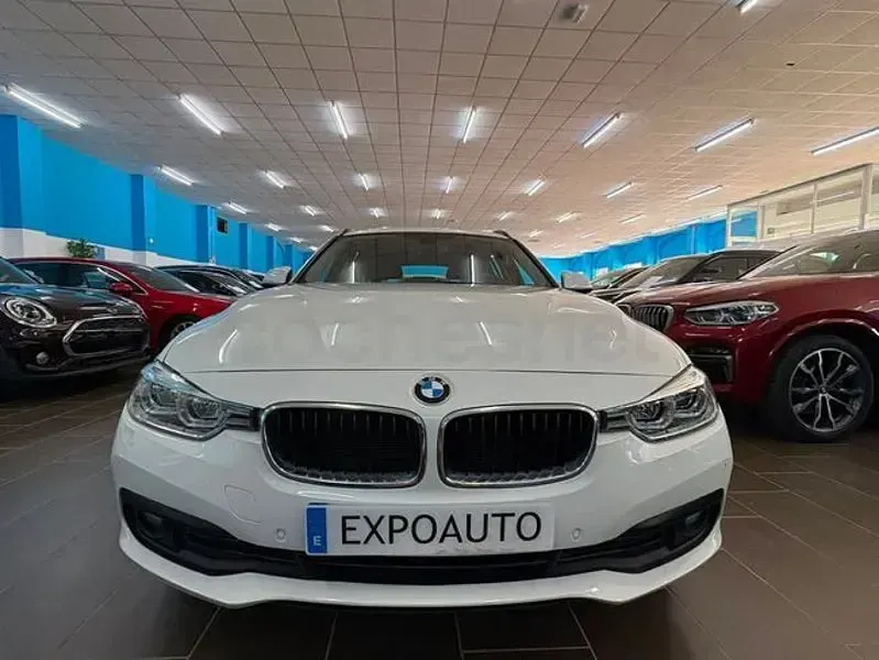 Usado BMW 318 Comfort Edition 150 CV (110 kW) 2017 Blanco Berlina