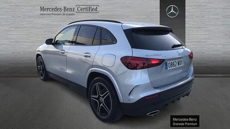Usado Mercedes GLA200 150 HP (110 kW) 2025 Cinzento SUV