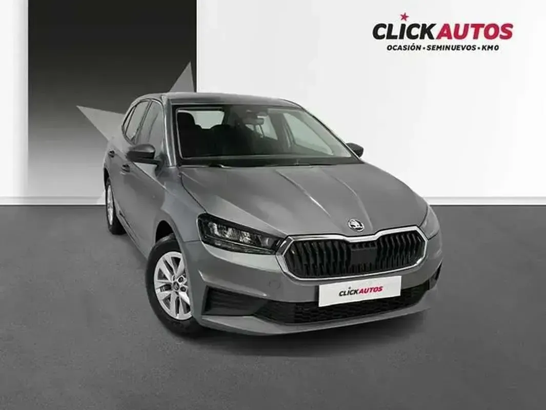 Usado Skoda Fabia Essence 95 CV (69 kW) 2025 Gris Utilitario