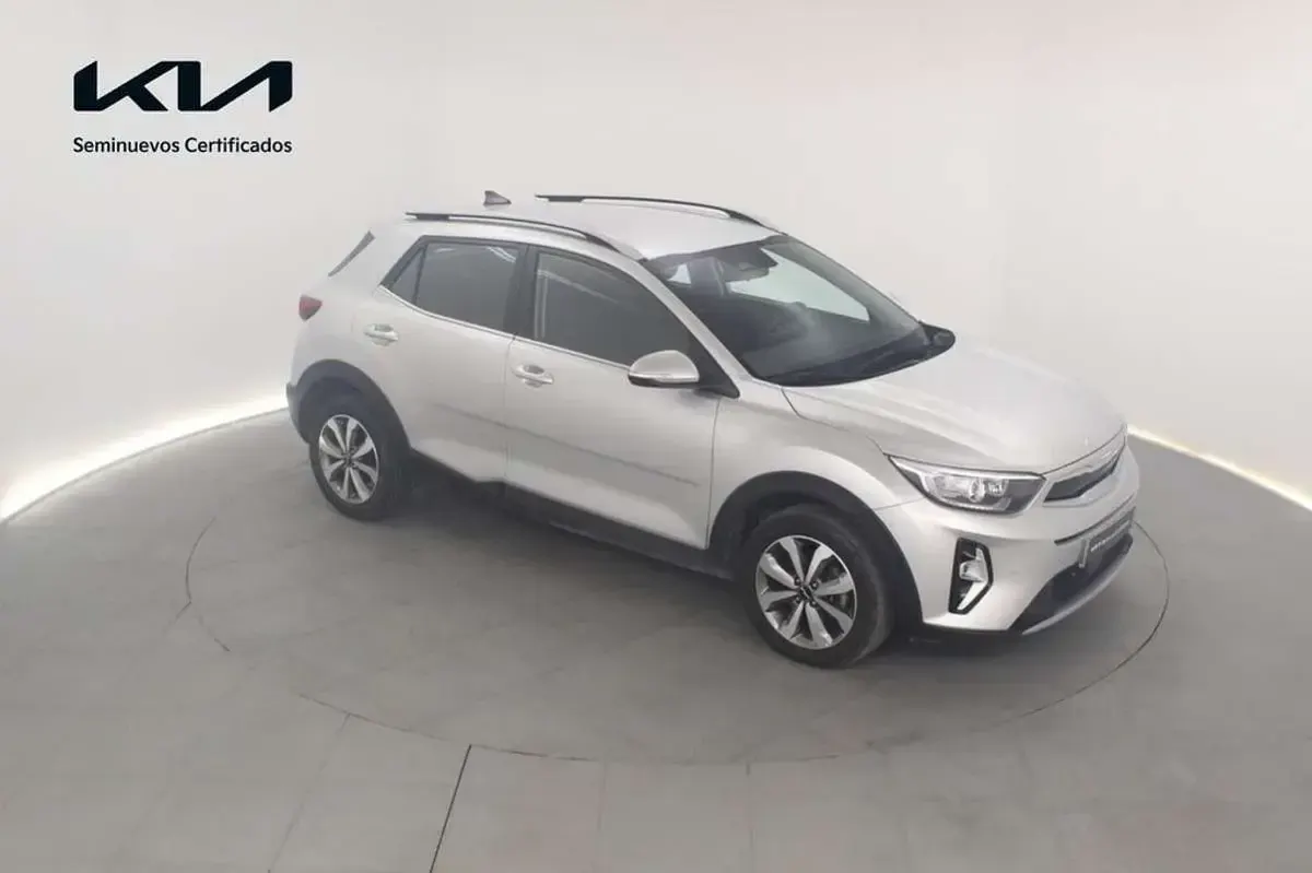 Usado Kia Stonic 99 CV (72 kW) 2025 Gris SUV