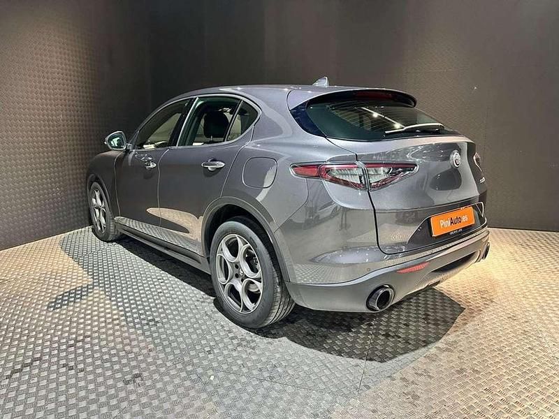 Usado Alfa Romeo Stelvio Sprint 160 CV (117 kW) 2023 Gris SUV