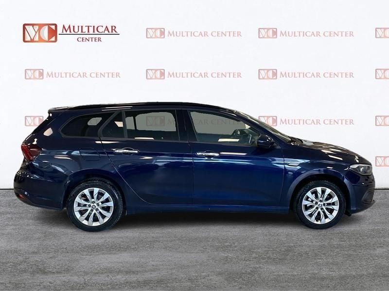 Usado Fiat Tipo Lounge 120 CV (88 kW) 2019 Azul Familiar