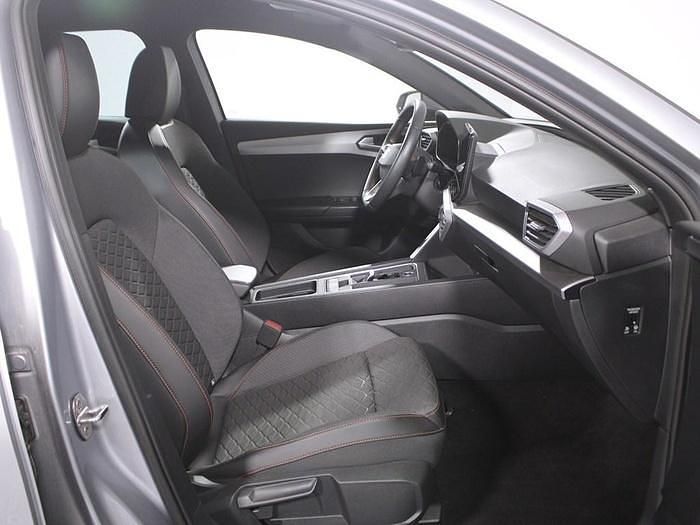 Usado Seat Leon FR 150 CV (110 kW) 2024 Gris plata