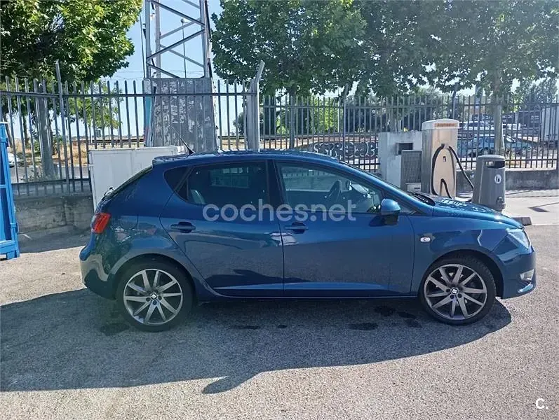 Usado Seat Ibiza FR 105 CV (77 kW) 2015 Azul Berlina