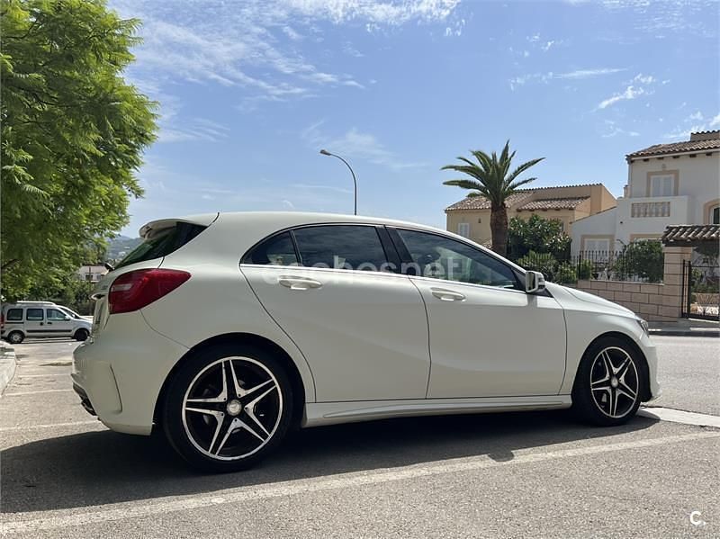 Usado Mercedes A180 AMG line 109 CV (80 kW) 2013 Blanco Berlina