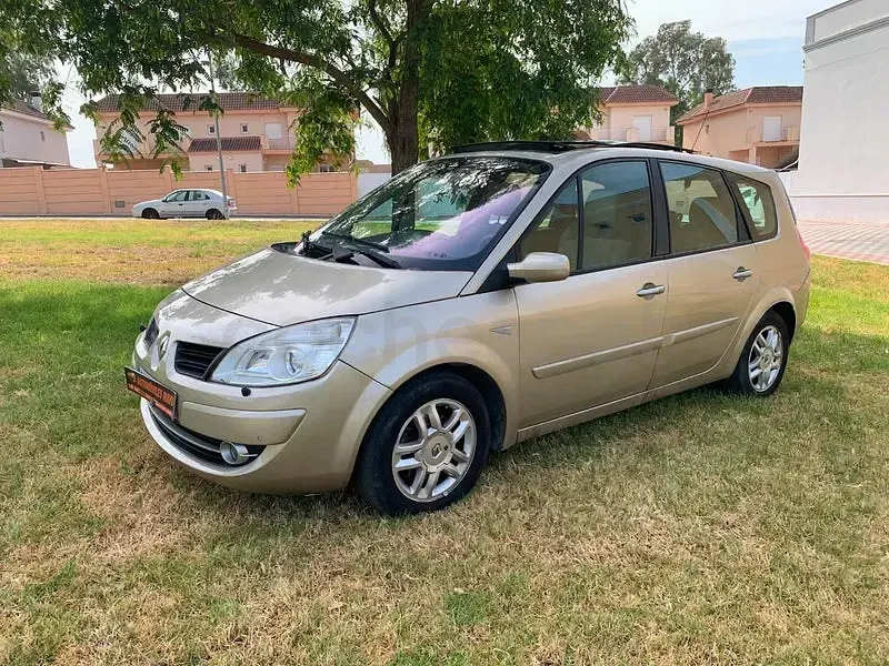 Usado Renault Grand Scénic II Dynamique 130 CV (95 kW) 2009 Beige Monovolumen