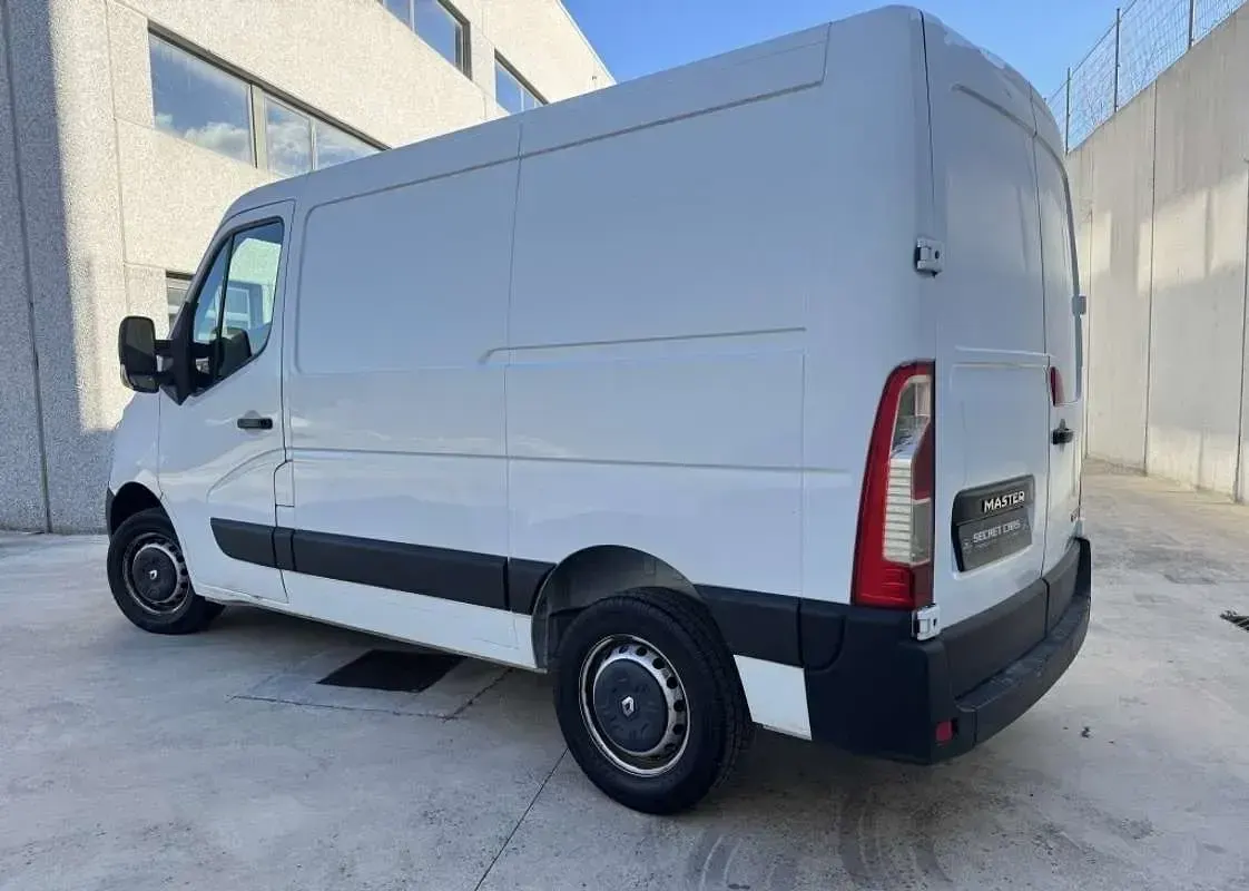 Usado Renault Master 110 CV (80 kW) 2017 Blanco Van
