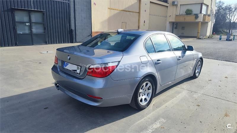Usado BMW 520 170 CV (125 kW) 2004 Gris / plata Berlina