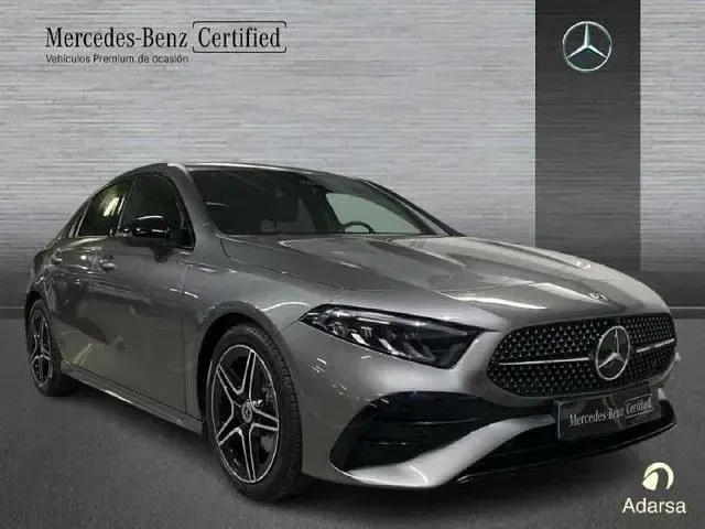 Usado Mercedes A180 136 CV (100 kW) 2026 Gris montaña