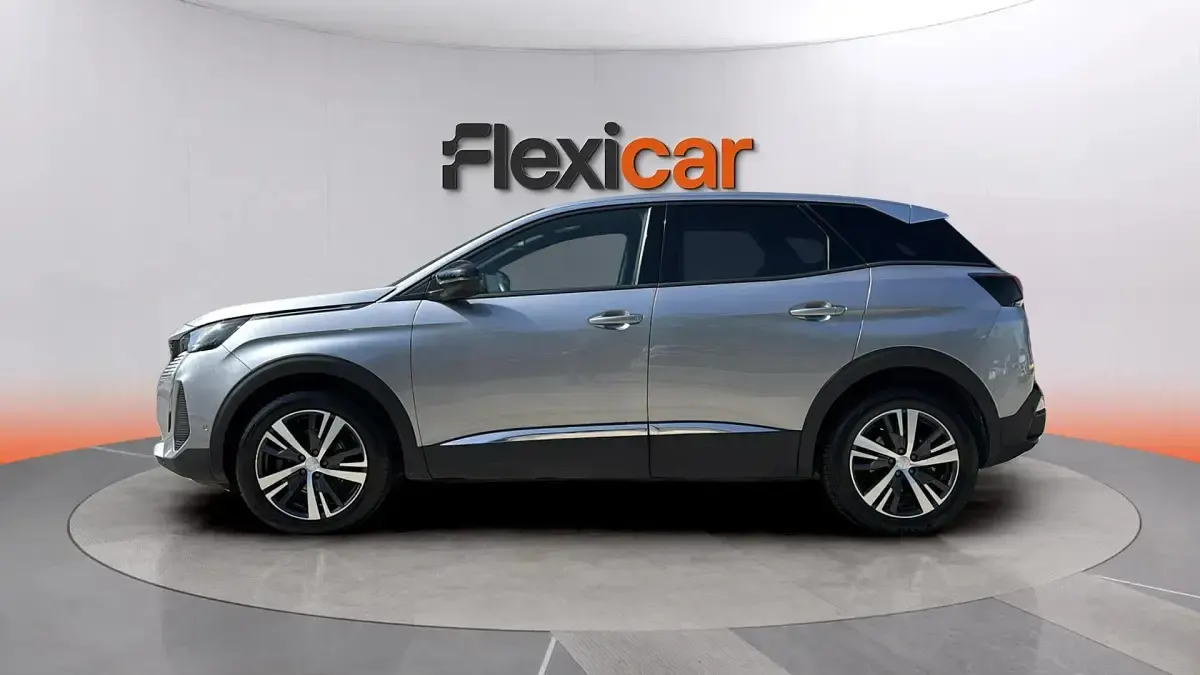 Usado Peugeot 3008 Allure 131 CV (96 kW) 2023 Gris SUV
