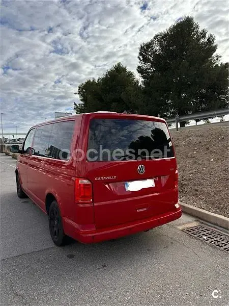 Usado VW Caravelle Trendline 102 CV (75 kW) 2016 Rojo Van