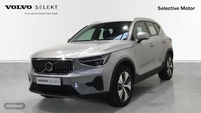Plateado Usado 2023 Volvo XC40 Core SUV | 37.900 € (Precio justo) - Imagen 1/4