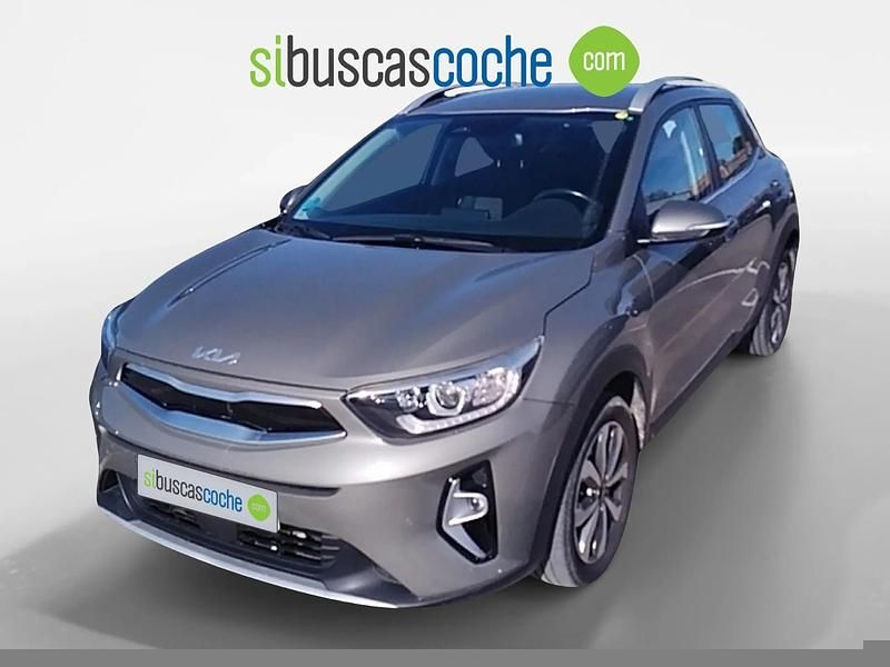 Usado Kia Stonic 120 CV (88 kW) 2023 Gris/plata SUV