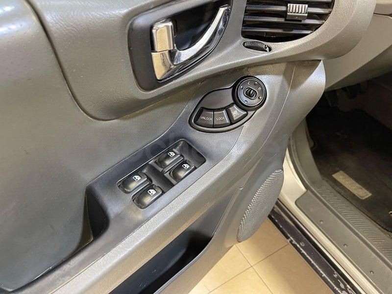 Usado Hyundai Santa Fe GLS 145 CV (106 kW) 2004 Gris / plata SUV