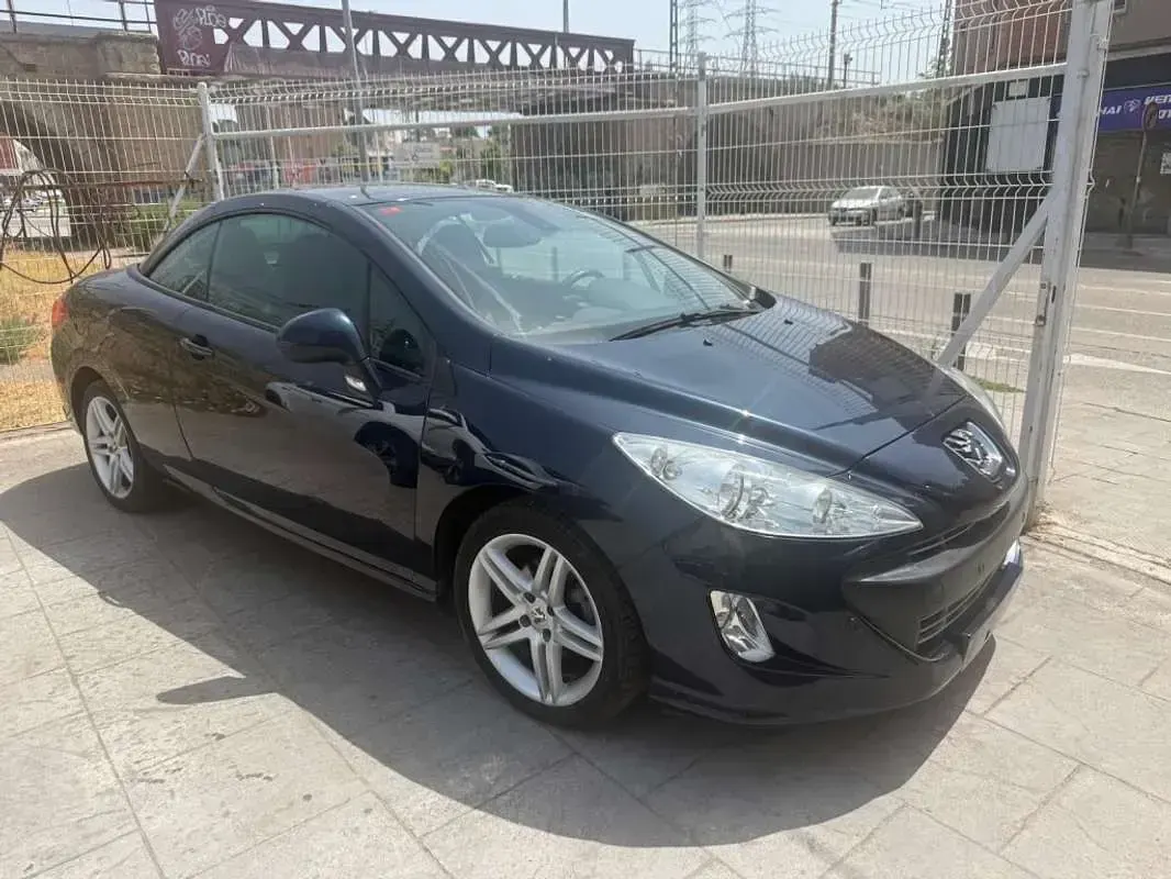 Usado Peugeot 308 CC Active 112 CV (82 kW) 2011 Azul Descapotable