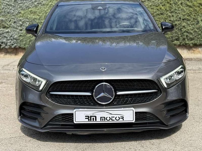 Usado Mercedes A180 116 CV (85 kW) 2020 Gris Utilitario