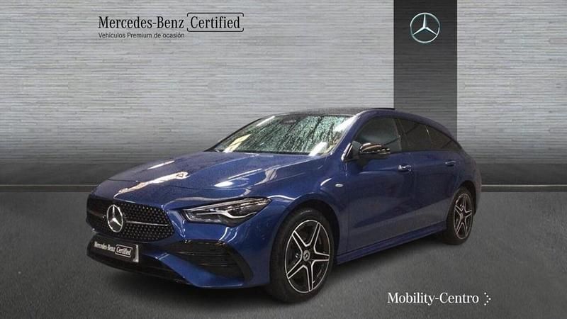 Usado Mercedes CLA250 AMG line 163 CV (119 kW) 2025 Azul denim metalizado Berlina