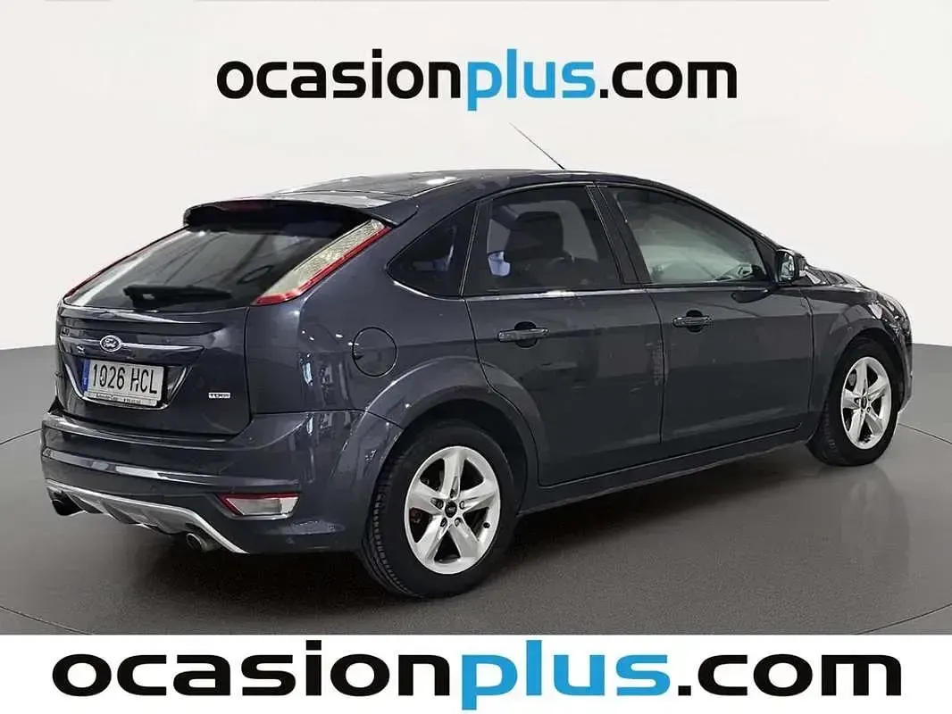 Usado Ford Focus Trend 90 CV (66 kW) 2011 Gris Utilitario