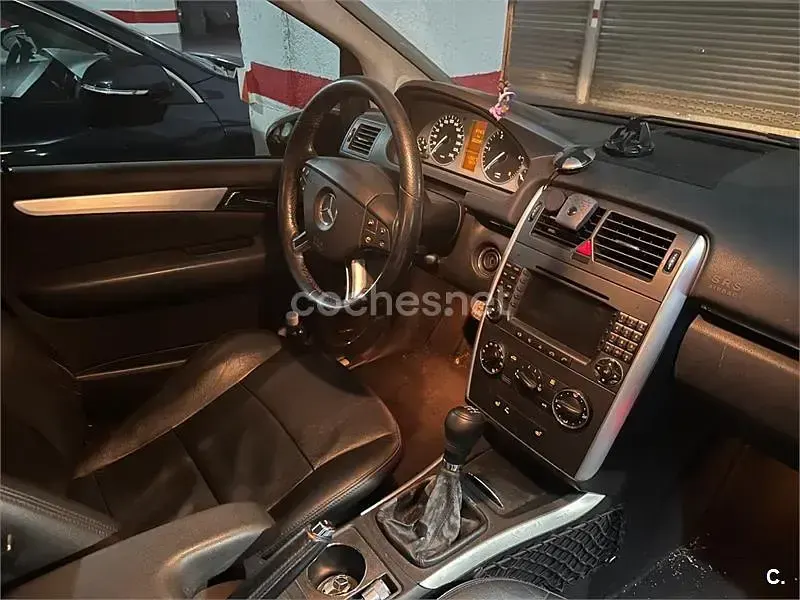 Usado Mercedes B180 109 CV (80 kW) 2006 Gris / plata Monovolumen