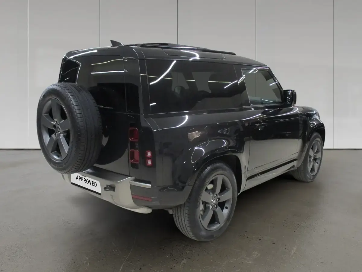 Usado Land Rover Defender SE Dynamic 249 CV (183 kW) 2025 Santorini black SUV