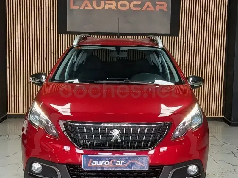 Usado Peugeot 2008 Style 100 CV (73 kW) 2017 Granate SUV