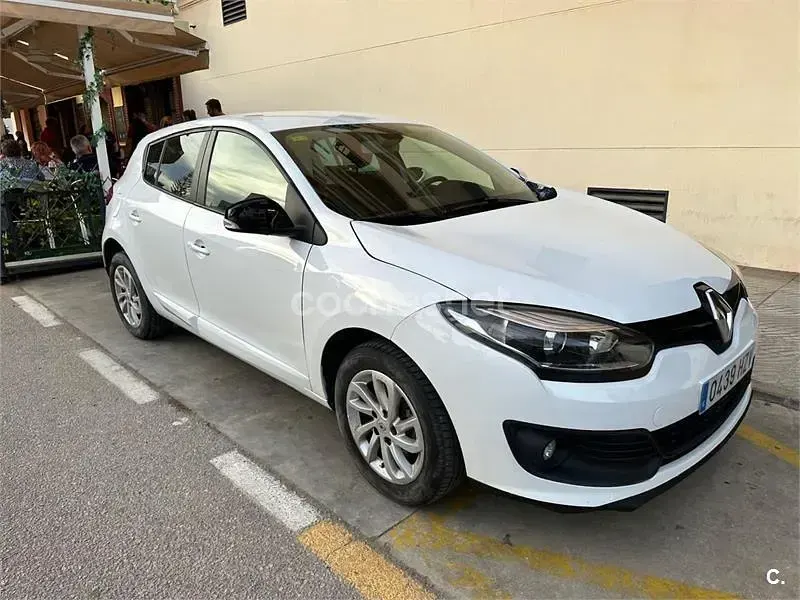 Usado Renault Mégane III Dynamique 115 CV (84 kW) 2014 Blanco Berlina