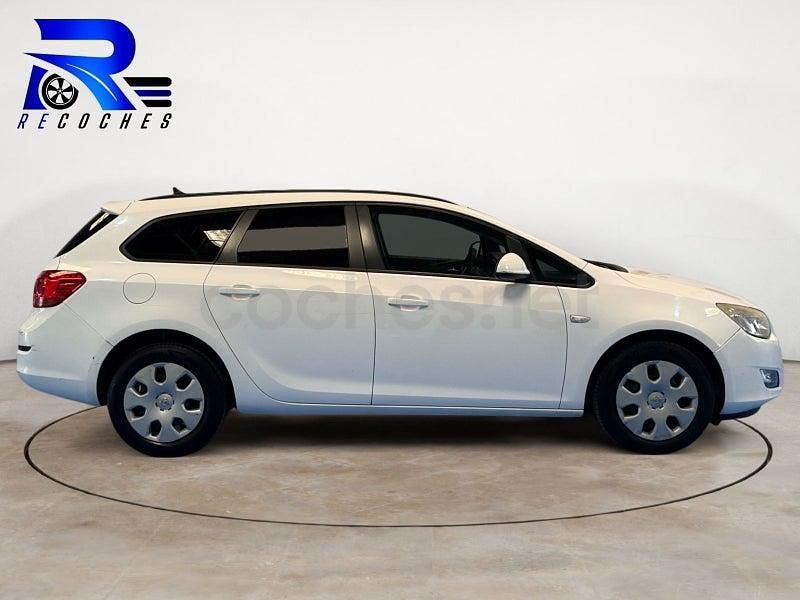 Usado Opel Astra Selective 110 CV (80 kW) 2011 Blanco Familiar