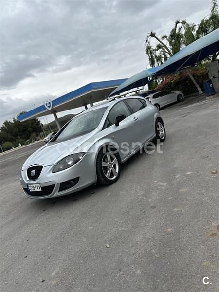 Usado Seat Leon Sport 140 HP (102 kW) 2007 Cinzento Citadino