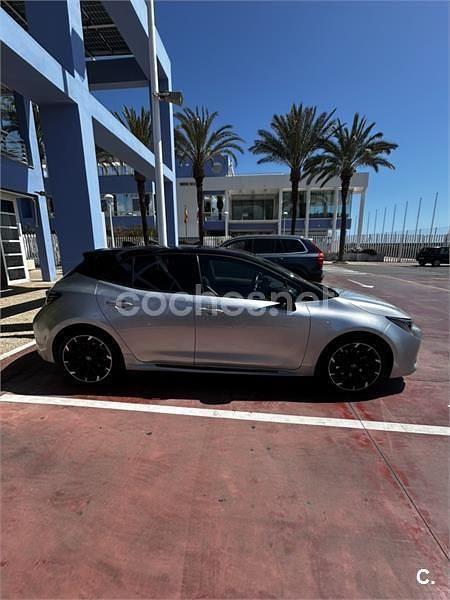 Usado Toyota Corolla 196 CV (144 kW) 2022 Gris / plata Berlina