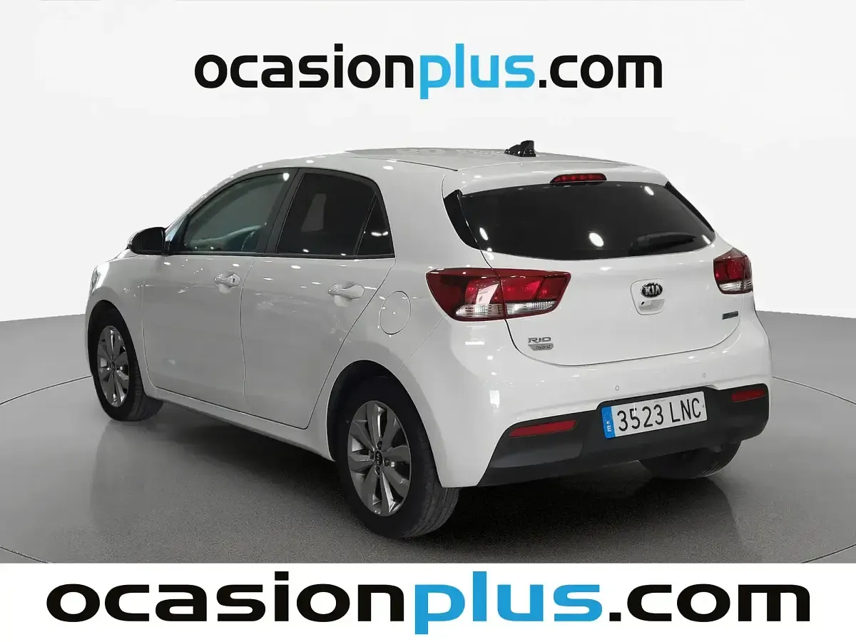 Usado Kia Rio 100 CV (73 kW) 2021 Blanco Berlina