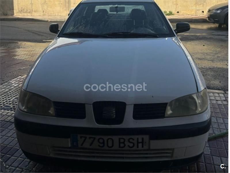 Blanco Usado 2002 Seat Ibiza Berlina | 1800 € (Precio justo) - Imagen 1/2