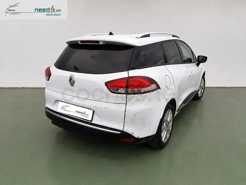 Usado Renault Clio Zen 90 CV (66 kW) 2018 Blanco Familiar