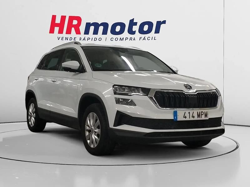 Gris Usado 2024 Skoda Karoq Ambition SUV | 26.490 € (Precio justo) - Imagen 1/4
