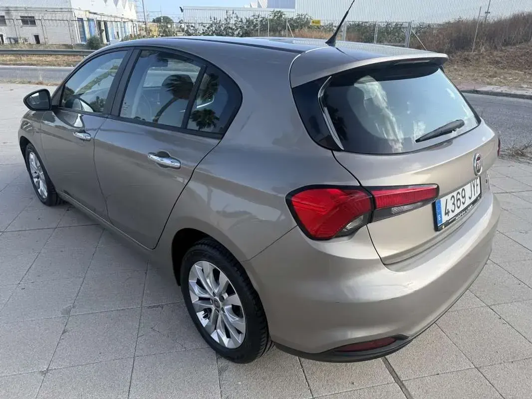 Usado Fiat Tipo Easy 95 CV (69 kW) 2016 Beige Utilitario
